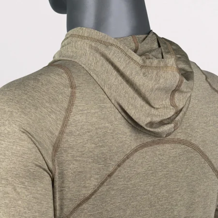 Remera Travesía +UV40 con capucha Trevo